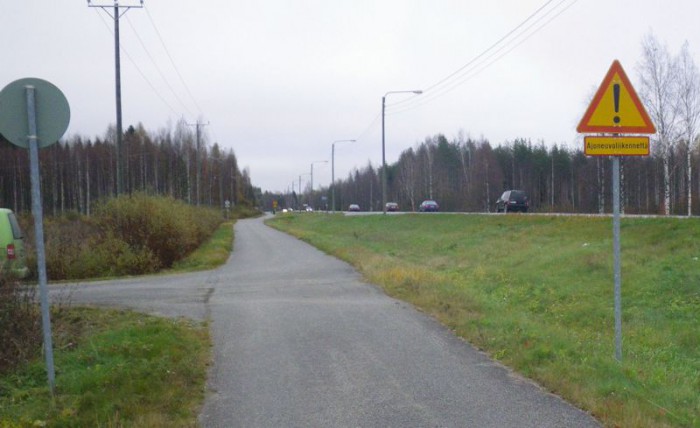 Voihan sen näinkin tehdä. Polkupyöräkin on ajoneuvo...