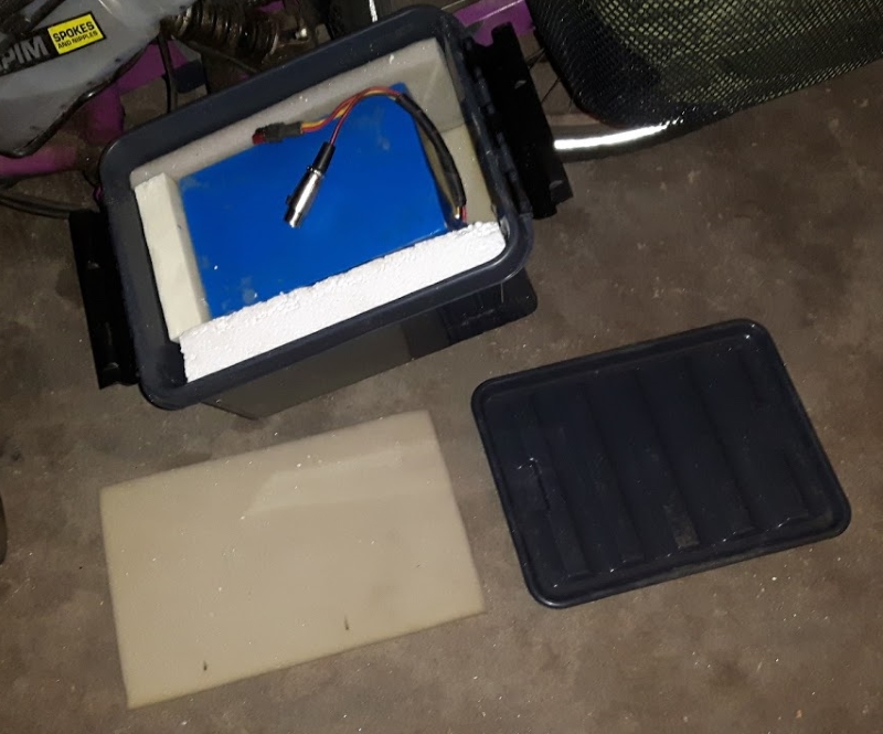 SH26 akkukotelo 2.jpg