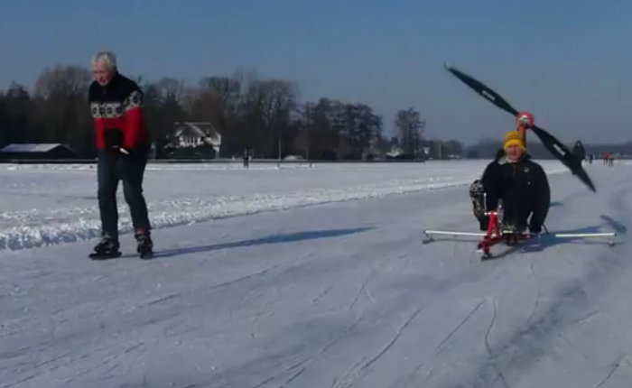 Polkukopteri jääradalla.png