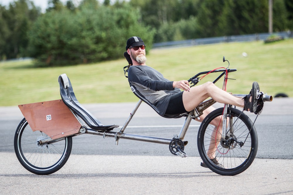 pastori_potretti_small.jpg (607.31 KiB) Katsottu 3696 kertaa Poseeraus Nokialla 2018. Kuva: Piia Kinnunen