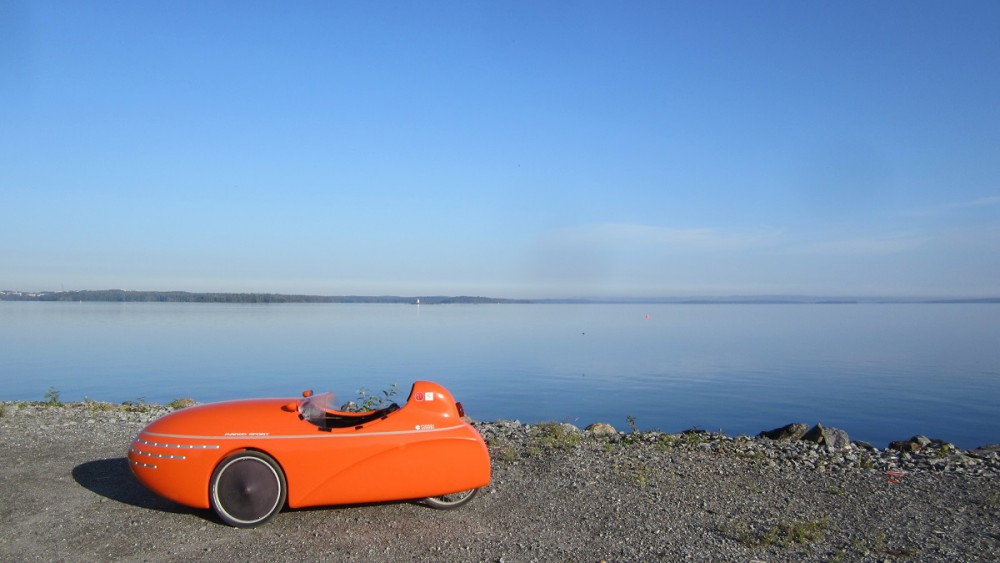 Näsijärvi, sininen hetki aamulla sumun hälvettyä tänään.