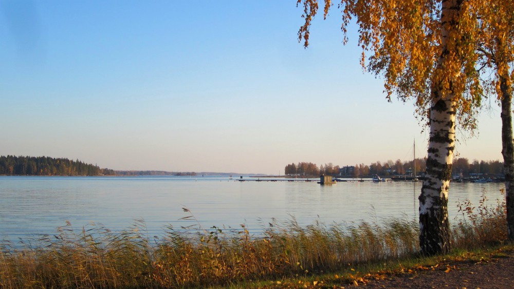 Loviisan lahti. Keskusta on oikealla.