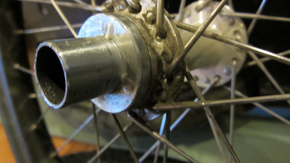 Akseli.jpg (276.01 KiB) Katsottu 6050 kertaa Laippa on nyt jumittunut vanteeseen.