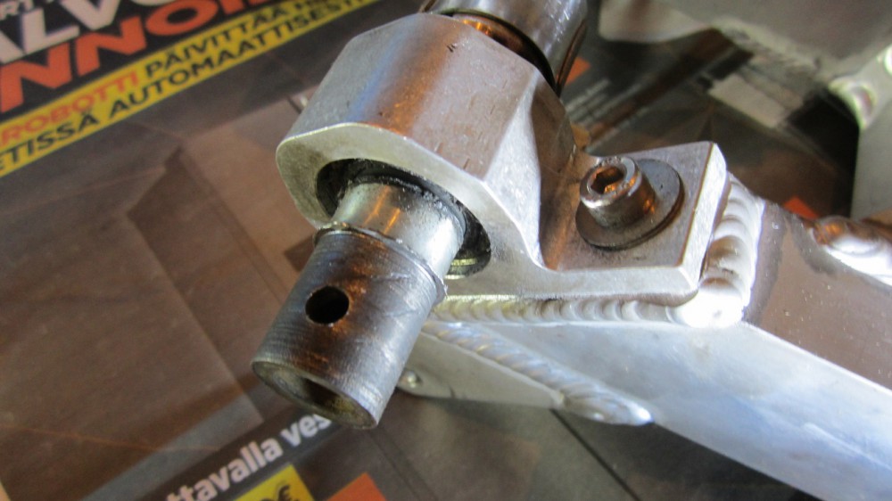 Akselinpää.jpg (261.15 KiB) Katsottu 5681 kertaa 20 mm menee vannelaipan sisään.