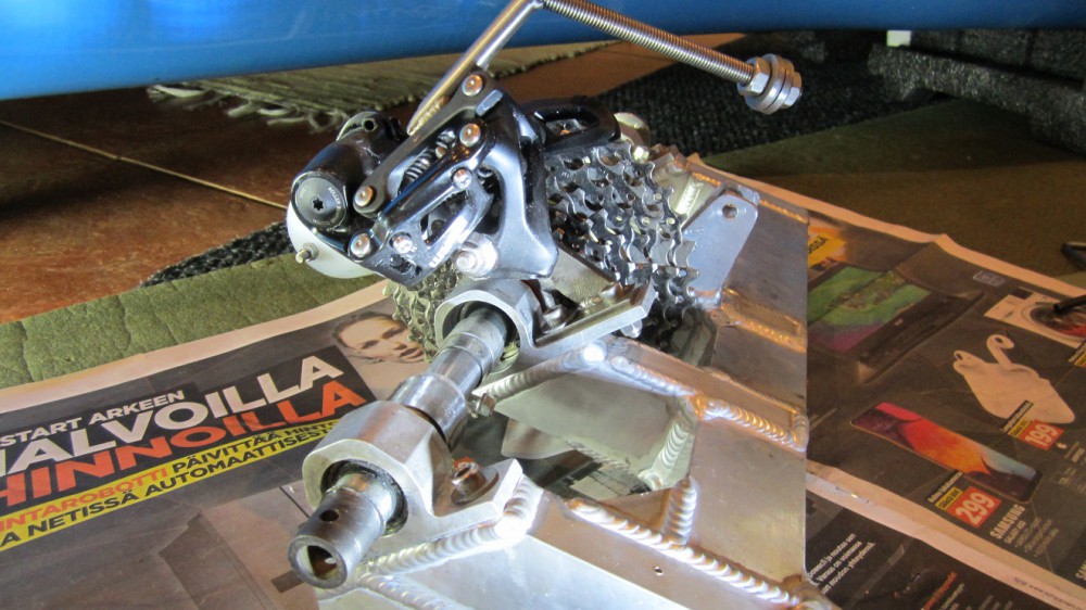 Hilavitkutin.jpg (380.23 KiB) Katsottu 5681 kertaa Jännä, heilahduksen vaimennus paino vaihtajassa.