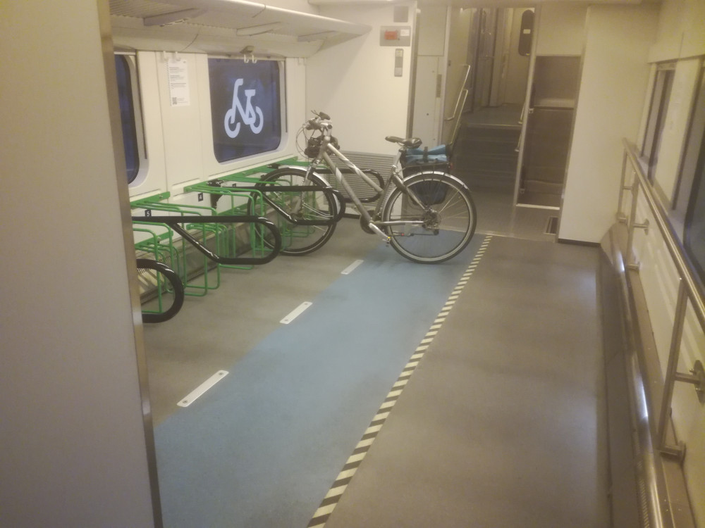 IMG_20210924_190545.jpg (3.21 MiB) Katsottu 3286 kertaa Pyöräpaikat Rovaniemen suunnasta kuvattuna