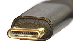 USB-C_plug,_focus_stacked.jpg