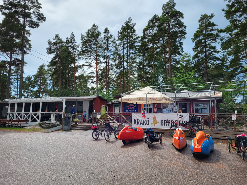 Ruokailu Pellingissä.