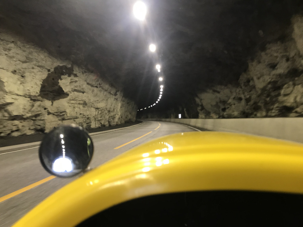 Tunneli
