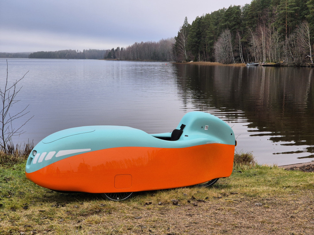 Väriä vuoden harmaimpaan päivään