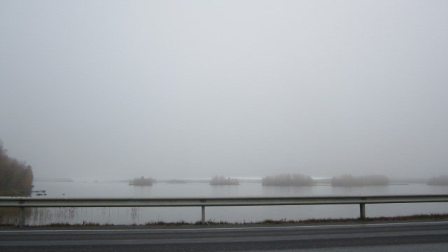 Vesilahden jälkeen maisemaa Pyhäjärvelle. Sumu vaikeutti kuvausta.