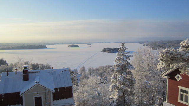 Näkymää Pyhäjärvelle harjulta.