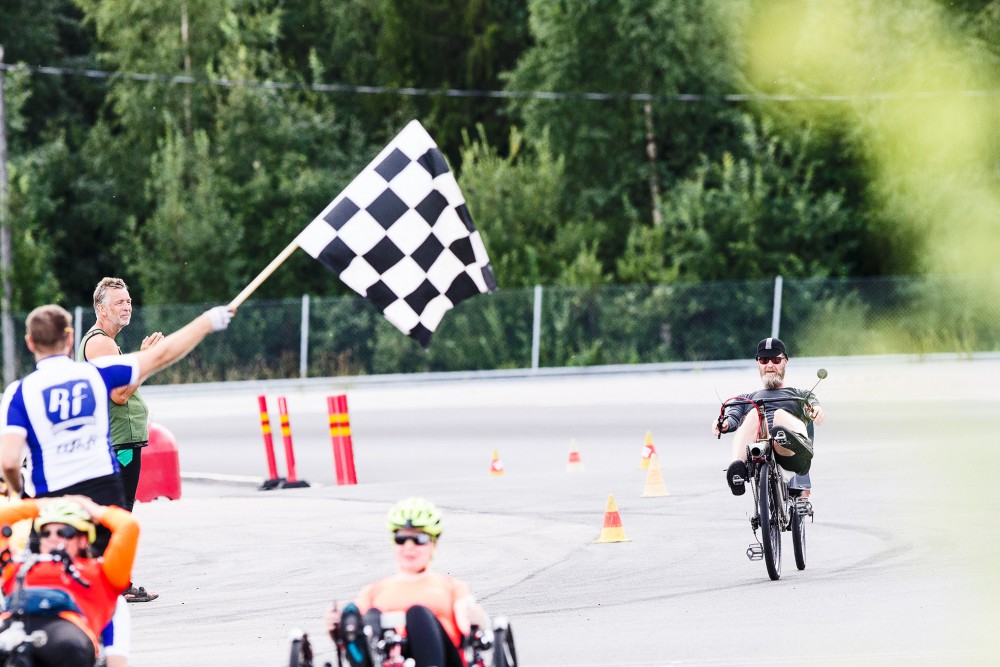 1h_maaliintulo.jpg (999.34 KiB) Katsottu 24206 kertaa Pastori saapuu maaliin tunnin kilpailussa. Kuva: Piia Kinnunen