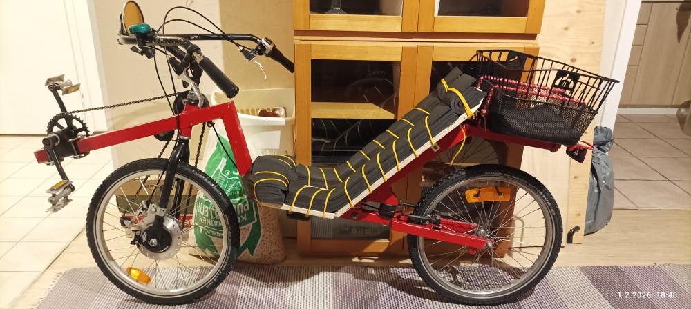 eroavaisuuksii: leveet 'ANTIIKKI' polkimet, lyhyet TERÄS kammet, pieni LASTENPYÖRÄN eturatas, 7VAIHTEISEN ketjut, 'SUNRUN' ketjujen jousiohjuri, pehmustettu vaneripenkki, jarrukahvat takajarrut uusivaijeri, ohjaustakoon pikkutarvikeet, kapeet nastarenkaat, lisäksi takakori, MUUTON VIELÄ ALKUPERÄINE, pelastettu ruostumasta koottu käyttöön vaikkei maalattu.