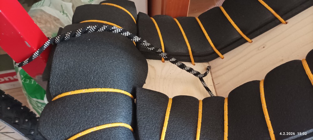 kanniskelu onnistuu myös naru jää sopivasti jalkoje välii