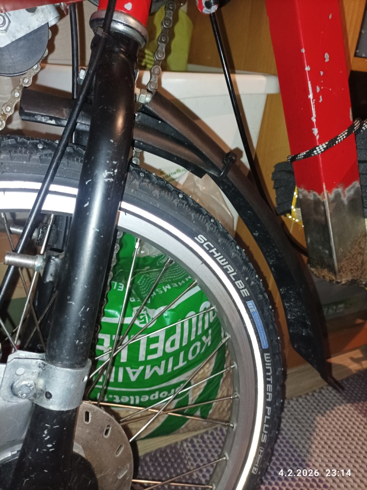 etulokasuoja on 26 tuuman maastopyörälokasuojasta